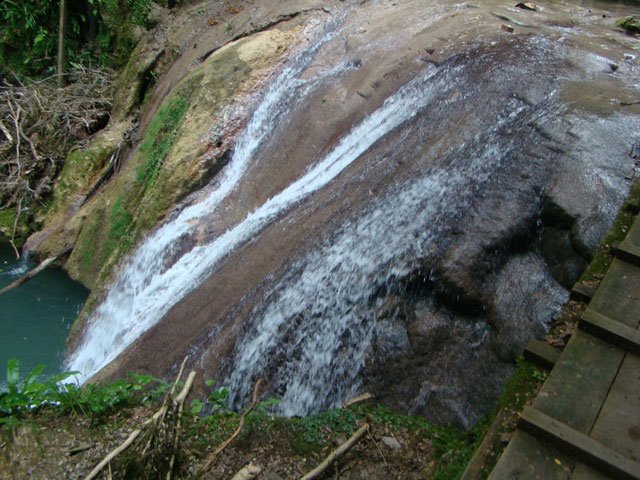 при виде падающей воды